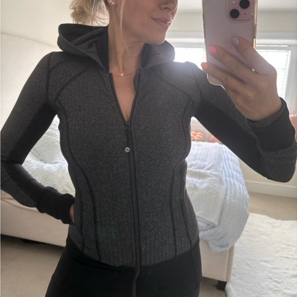 Lulu Lemon zip up jacket - Picture 3 of 5